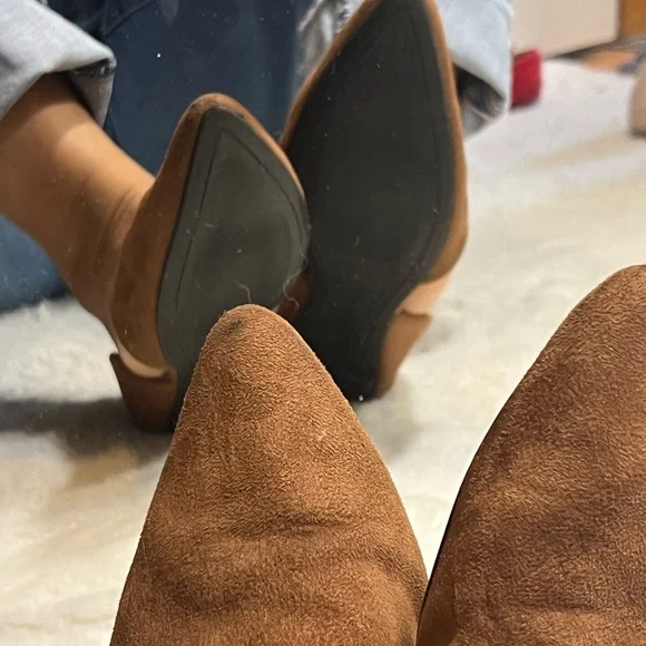 Well worn flats - Picture 4 of 9